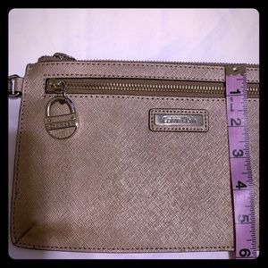 🔆 Calvin Klein gold leather envelope clutch